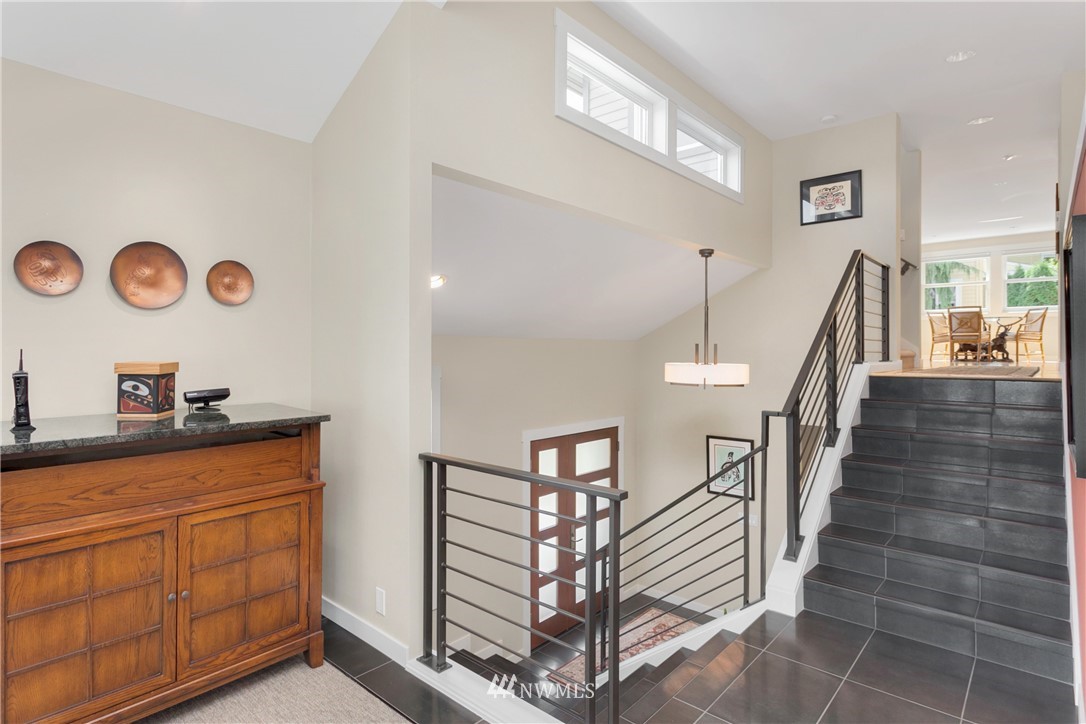 3756 West Commodore Way Seattle, WA 98199 - Photo 8 of 25 Gallery Image 8