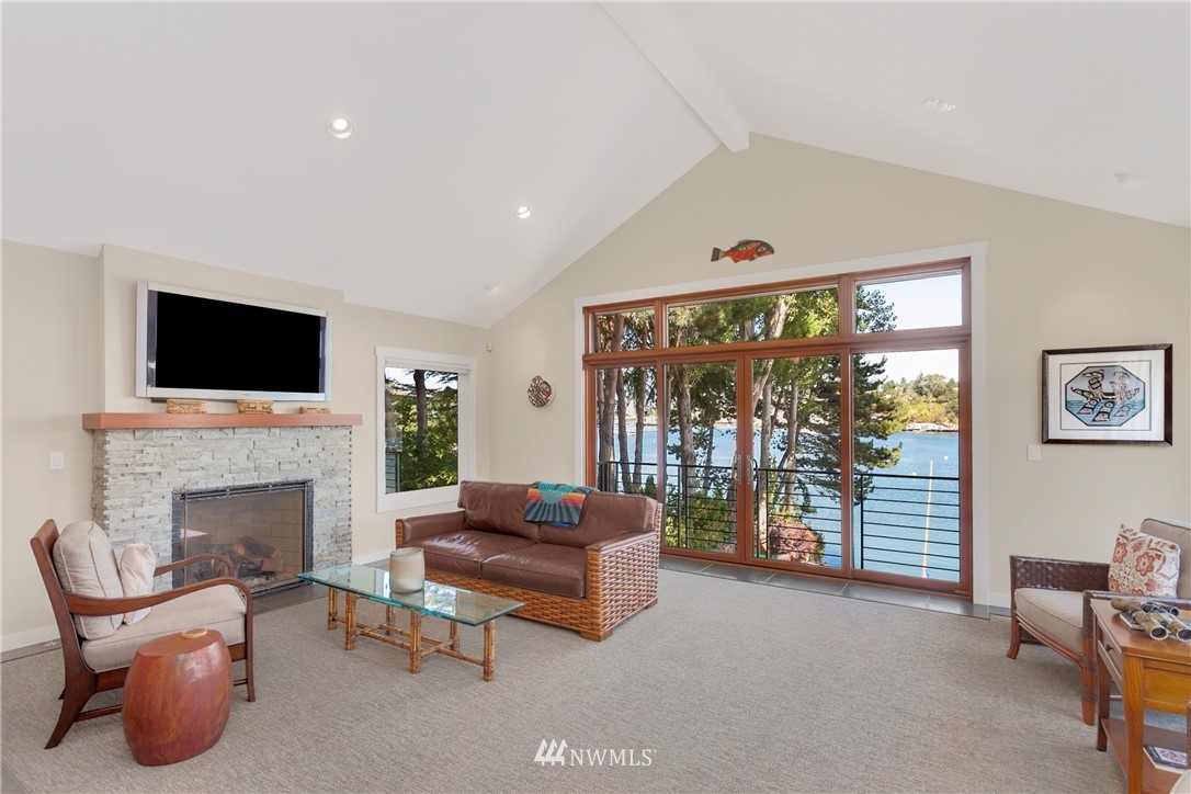 3756 West Commodore Way Seattle, WA 98199 - Photo 9 of 25 Gallery Image 9