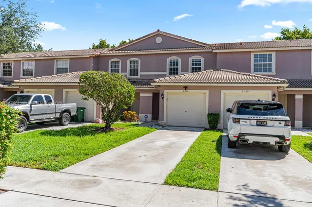 $399,999 | 8532 West Southgate Shores Circle, Tamarac, FL 33321
