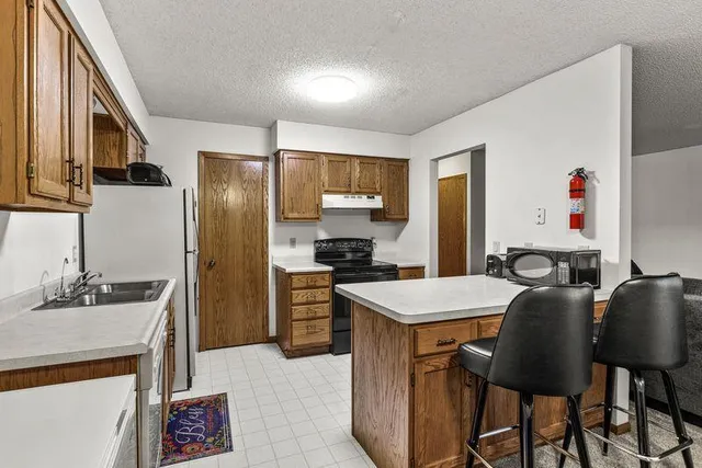 $175,000 | 971 Heritage Court East, Unit 204, Vadnais Heights, MN 55127