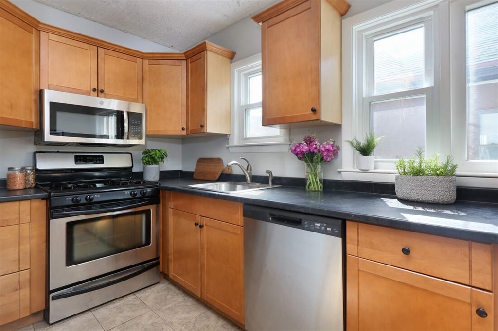 5 Benton Road, Unit 2 Medford, MA 02155 - Photo 5 of 19