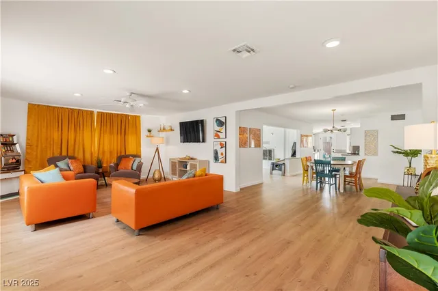 $2,800 | 1013 Francis Avenue, Las Vegas, NV 89104