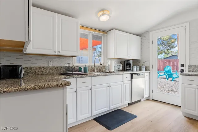 $2,800 | 1013 Francis Avenue, Las Vegas, NV 89104