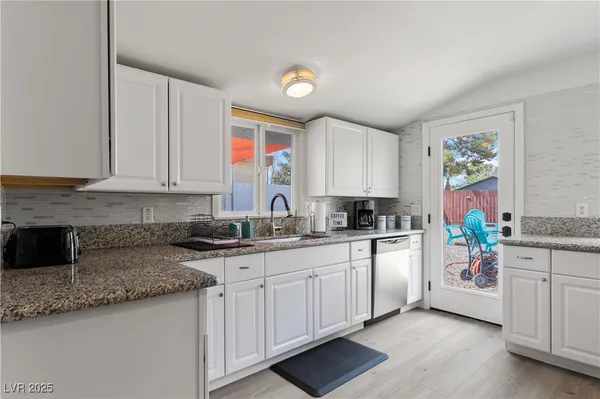 $2,888 | 1013 Francis Avenue, Las Vegas, NV 89104