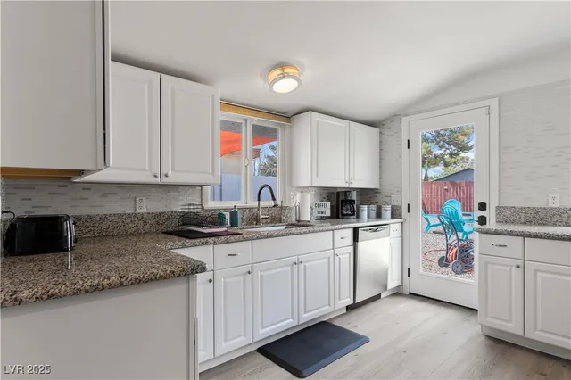 $2,800 | 1013 Francis Avenue, Las Vegas, NV 89104