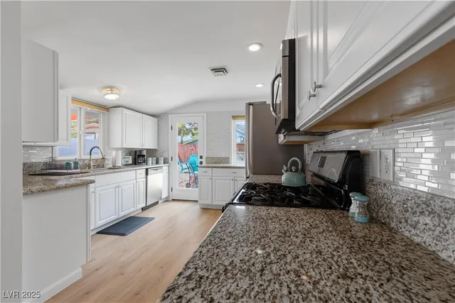 $2,800 | 1013 Francis Avenue, Las Vegas, NV 89104