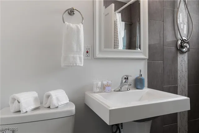 $2,800 | 1013 Francis Avenue, Las Vegas, NV 89104