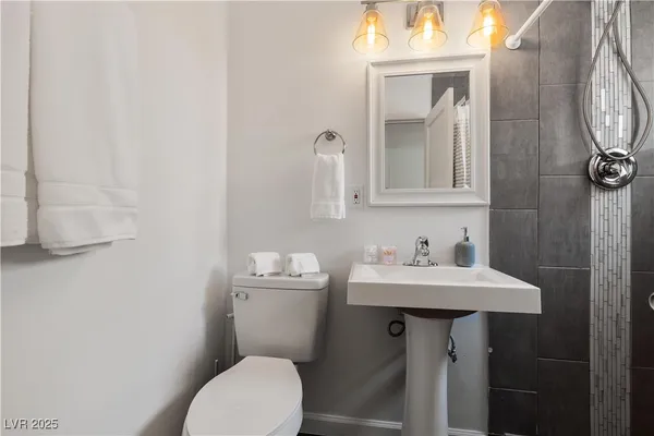 $2,888 | 1013 Francis Avenue, Las Vegas, NV 89104