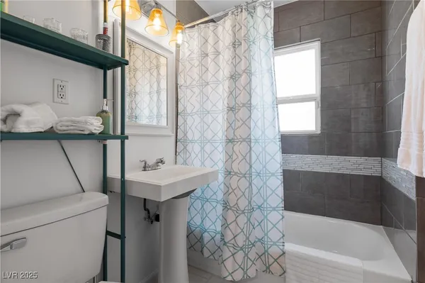 $2,888 | 1013 Francis Avenue, Las Vegas, NV 89104