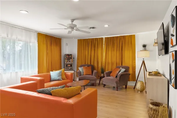 $2,888 | 1013 Francis Avenue, Las Vegas, NV 89104