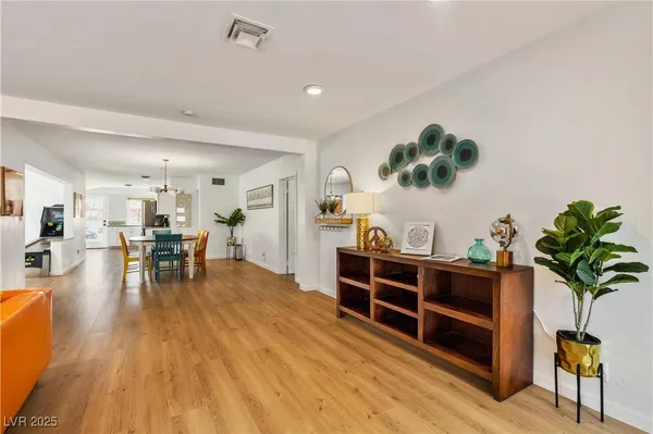 $2,888 | 1013 Francis Avenue, Las Vegas, NV 89104