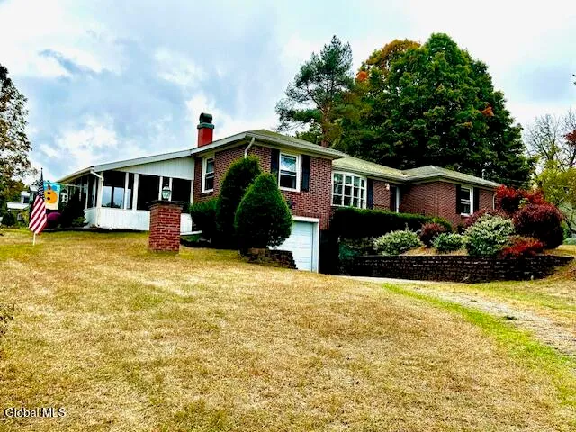 $250,000 | 26 School Street, Pittstown, NY 12094