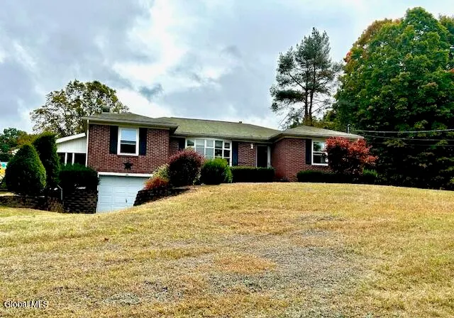 $250,000 | 26 School Street, Pittstown, NY 12094