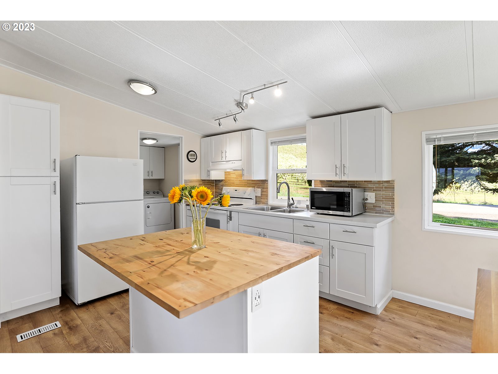 2651 Kingsley Road Hood River, OR 97031 - Photo 11 of 36 Gallery Image 11