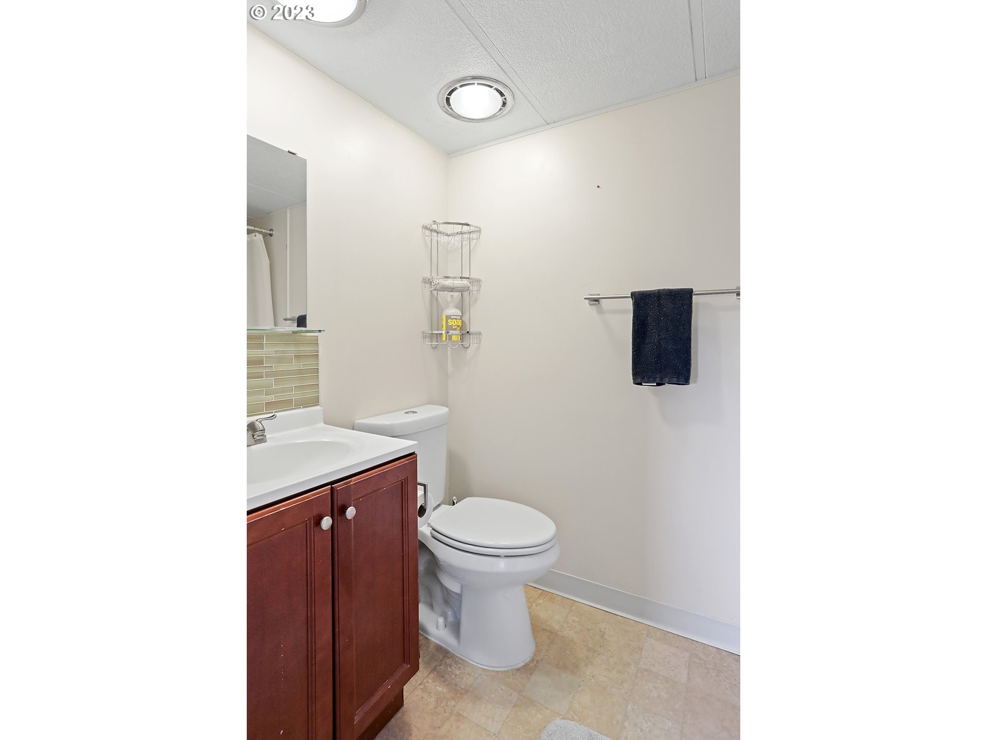 2651 Kingsley Road Hood River, OR 97031 - Photo 13 of 36 Gallery Image 13