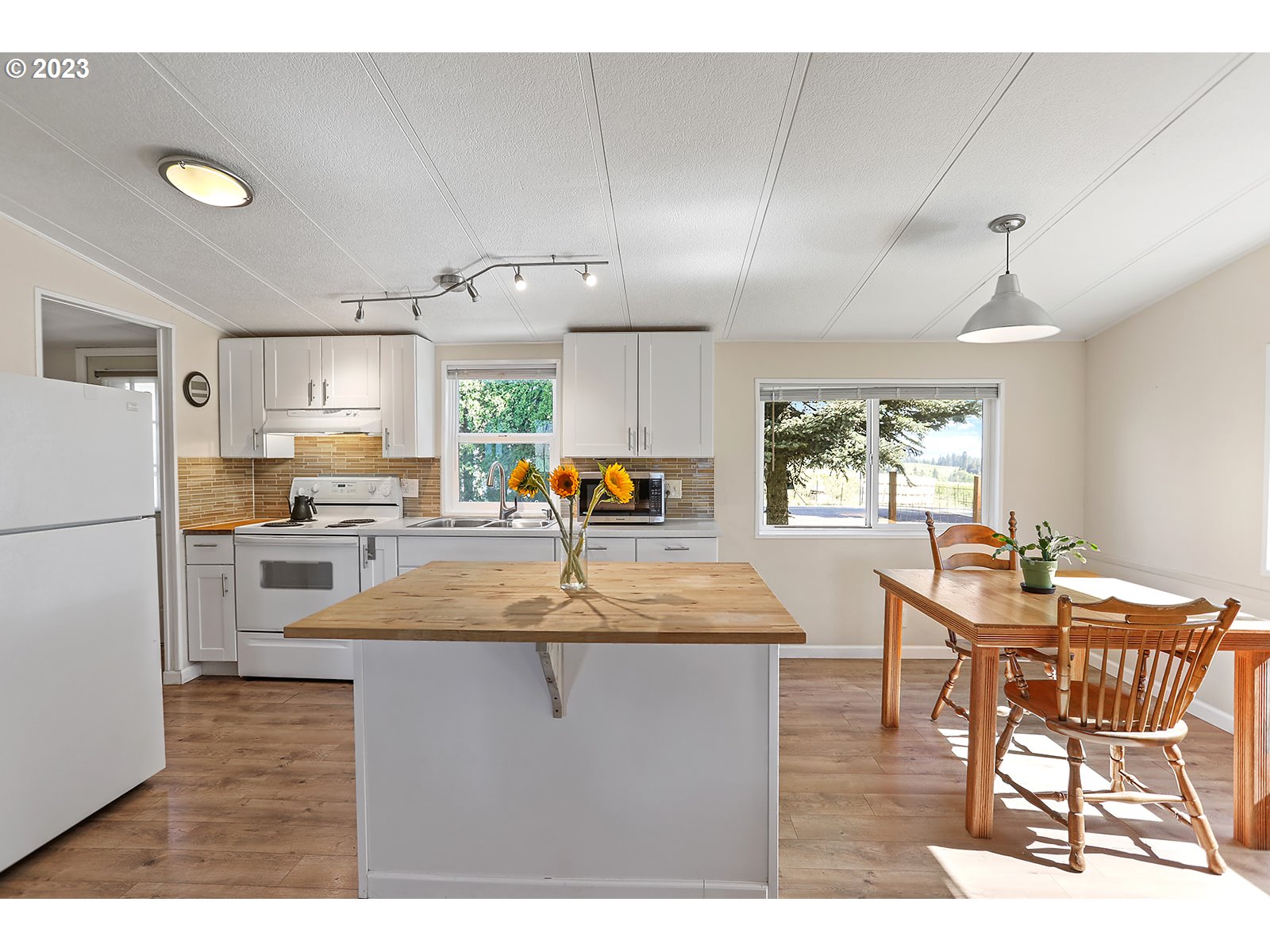 2651 Kingsley Road Hood River, OR 97031 - Photo 6 of 36 Gallery Image 6