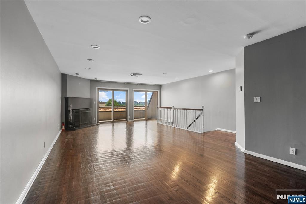 300 Gorge Road, Unit 2 Cliffside Park, NJ 07010 - Photo 18 of 43