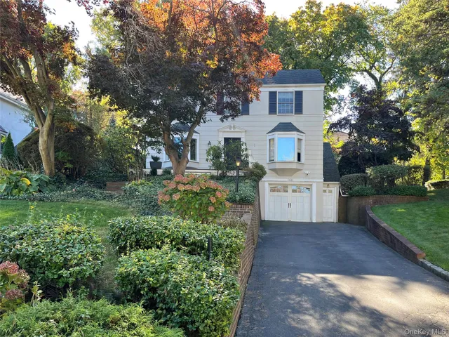 $1,650,000 | 146 Quaker Ridge Road, Manhasset, NY 11030