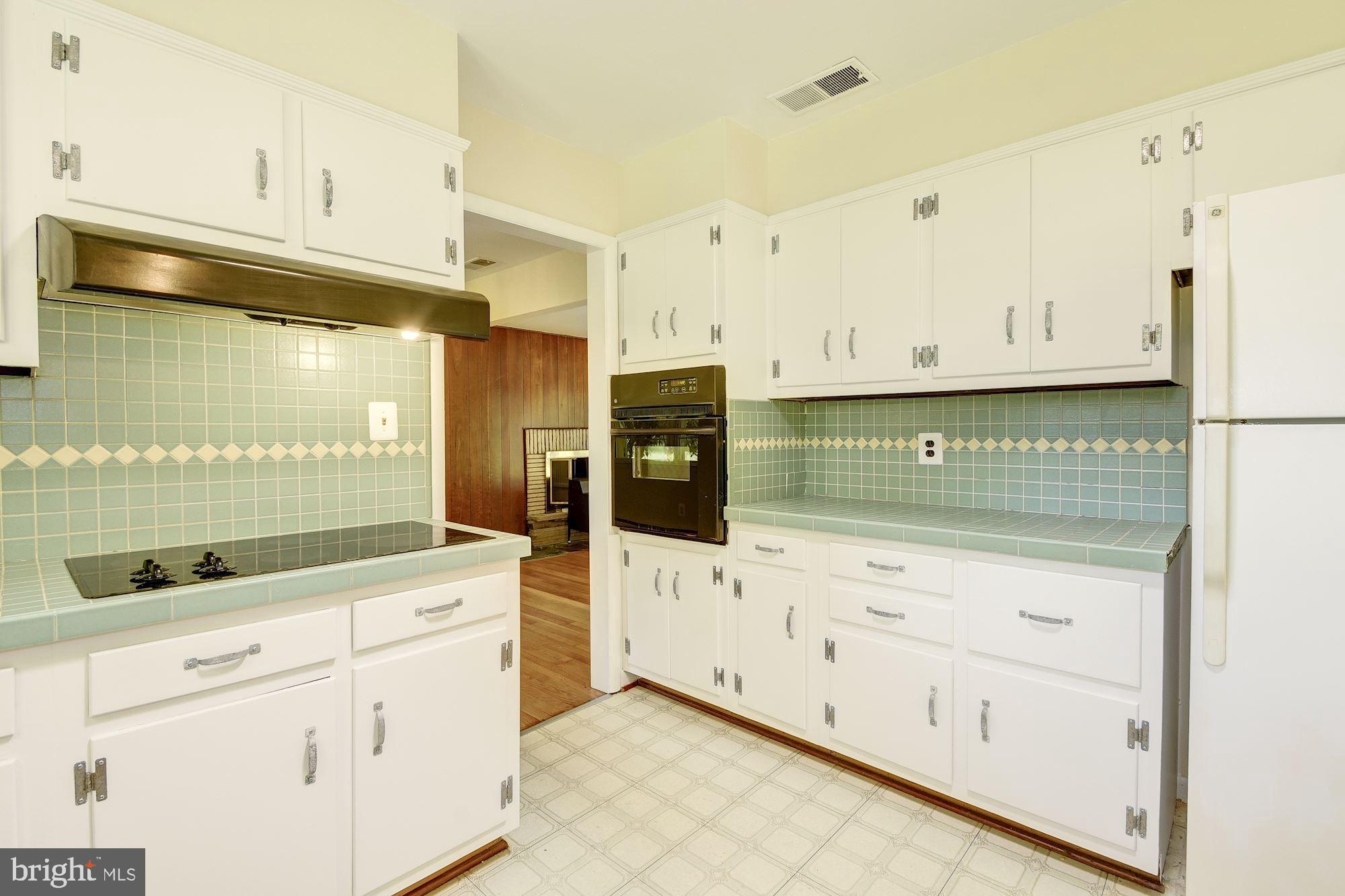 3304 Enterprise Road Bowie, MD 20721 - Photo 21 of 35 Cabinet Space Galore