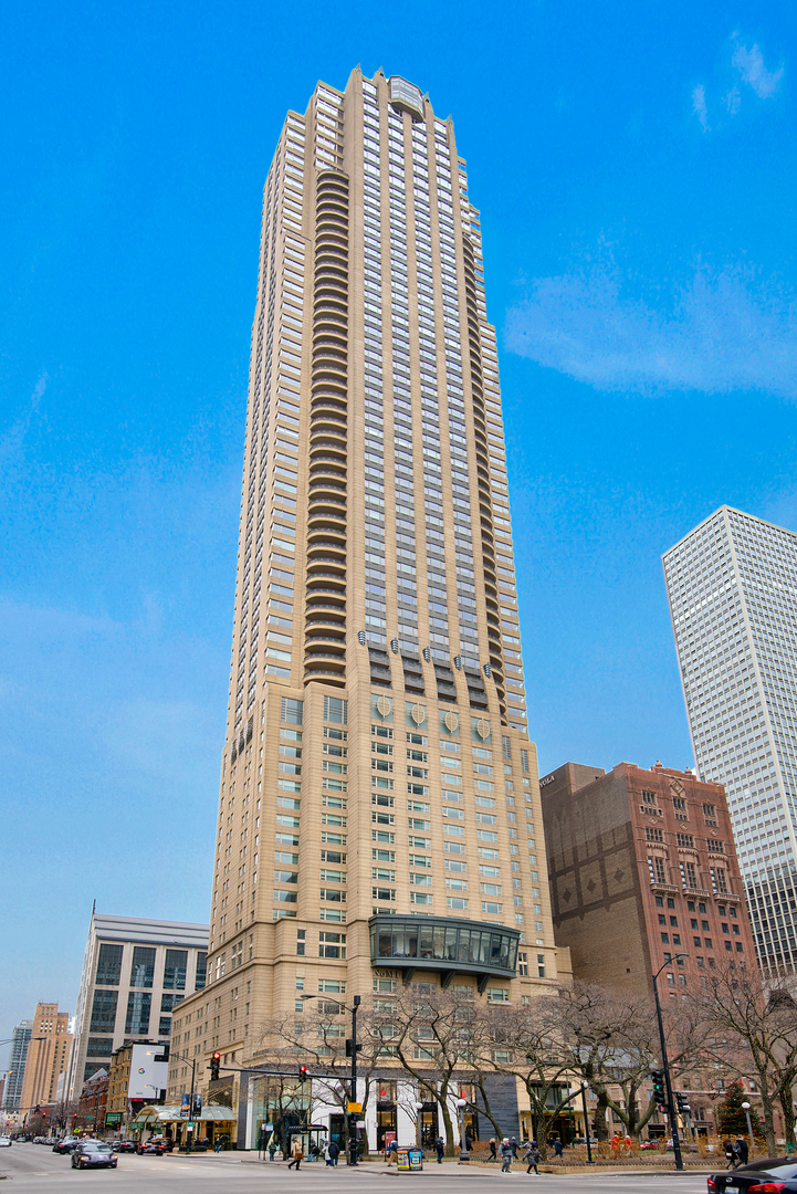 800 North Michigan Ave Unit 5003  