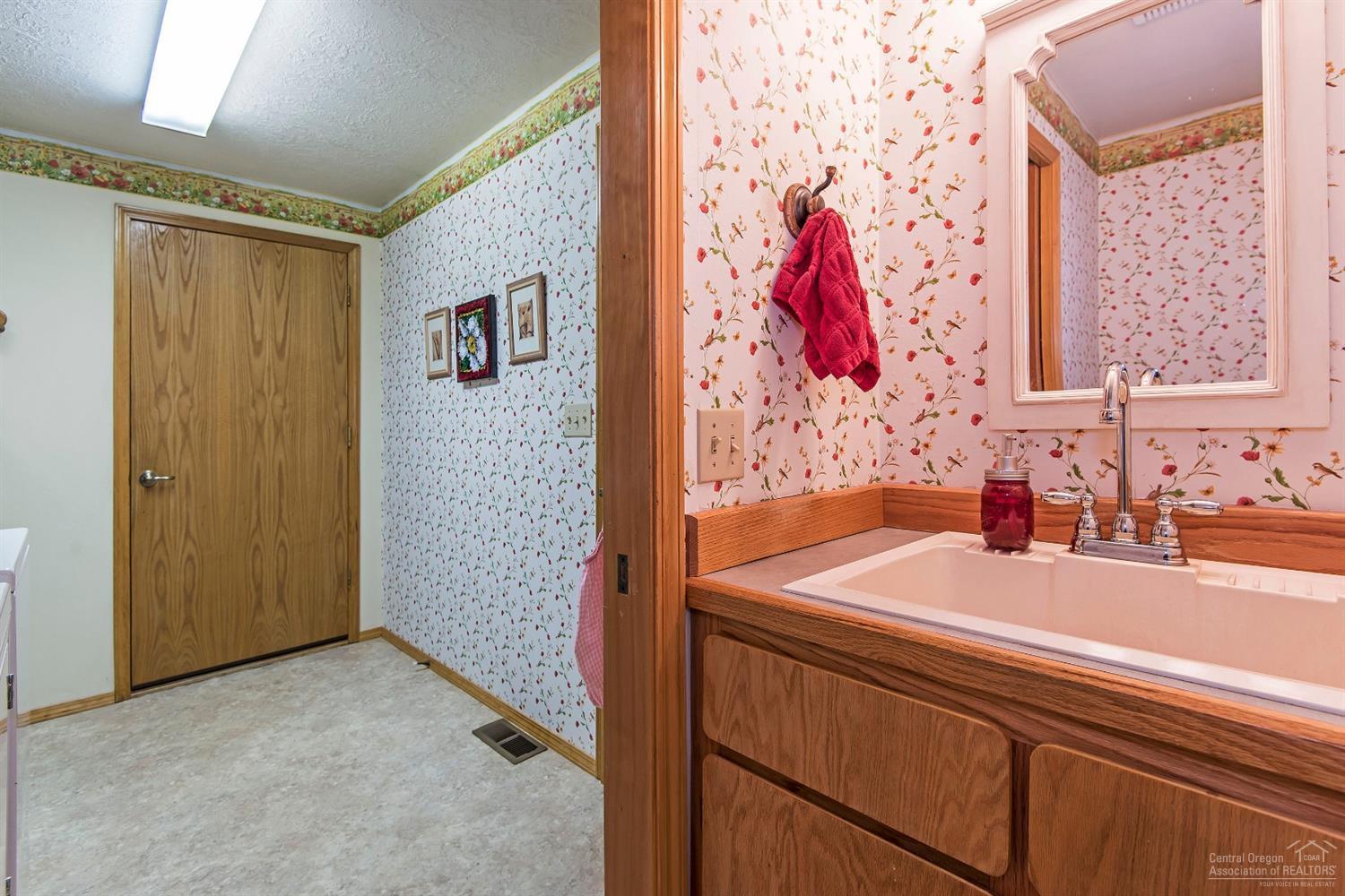 64523 McGrath Road Bend, OR 97701 - Photo 16 of 24 Gallery Image 16