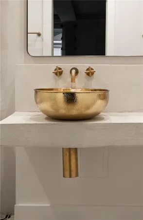 a close view of sink and tap
