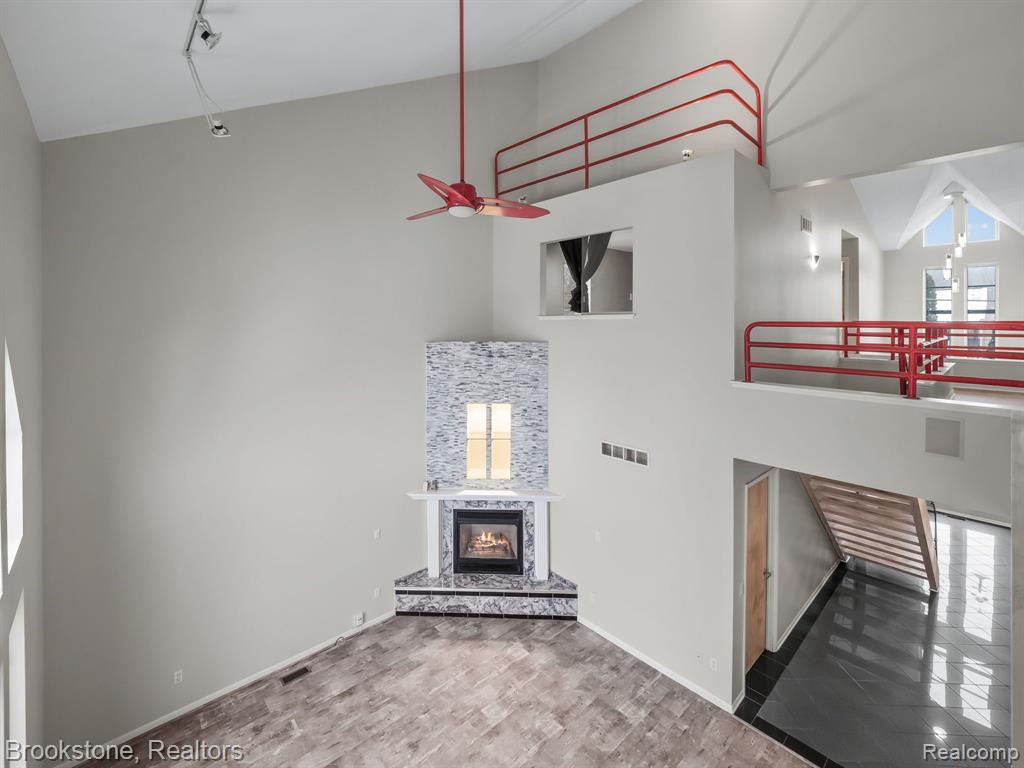 2076 South Long Lake Road Fenton, MI 48430 - Photo 14 of 32 Gallery Image 14