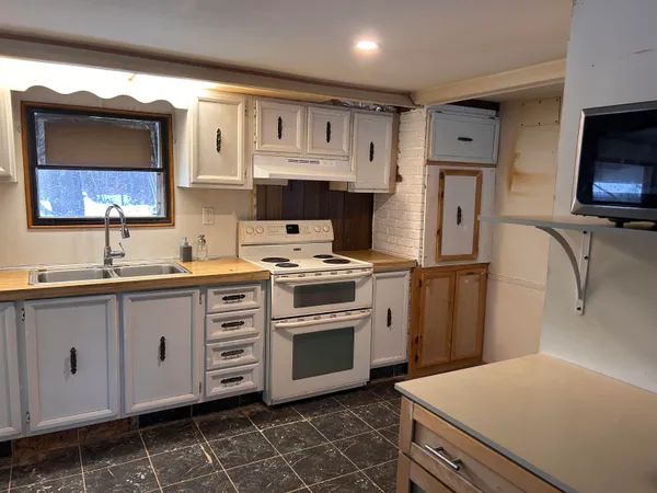 $1,400 | 4 Dunn Avenue, Campton, NH 03223