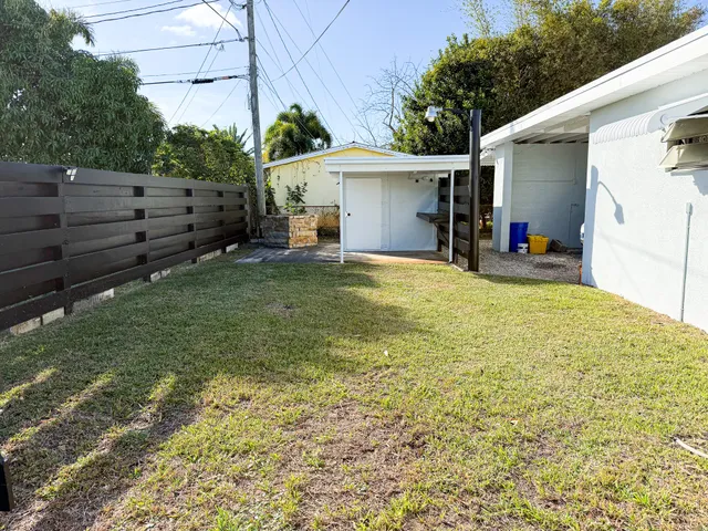 a view of a back yard of the house