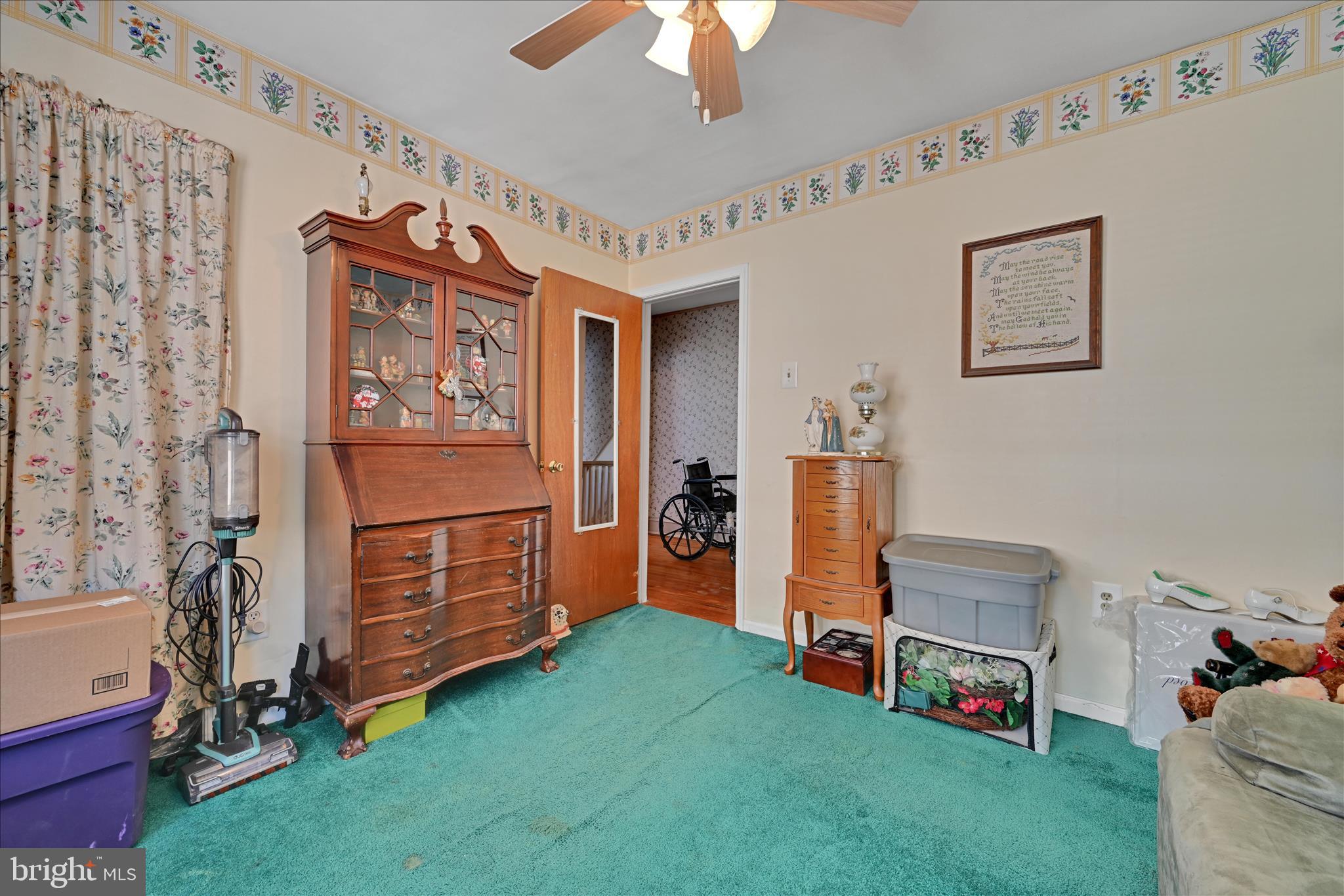 7425 Rogers Avenue Upper Darby, PA 19082 - Photo 16 of 33 Family Room