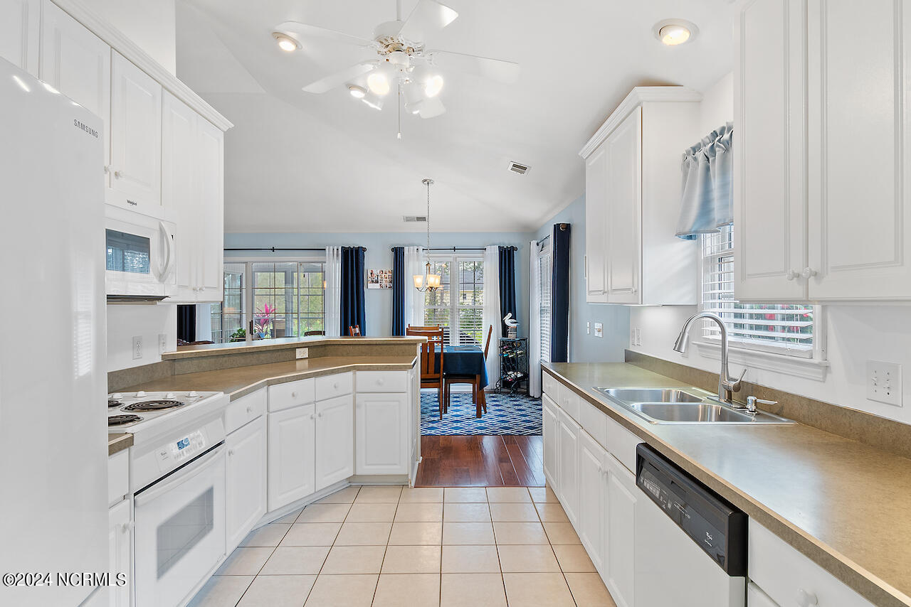 505 Planter's Ridge Drive Sunset Beach, NC 28468 - Photo 20 of 47 Kitchen