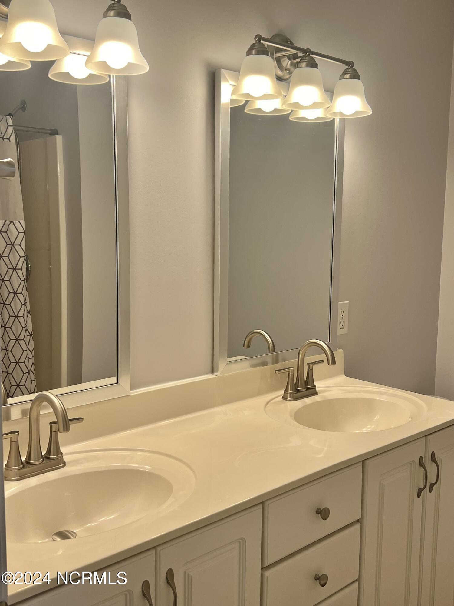 505 Planter's Ridge Drive Sunset Beach, NC 28468 - Photo 26 of 47 Master Bath