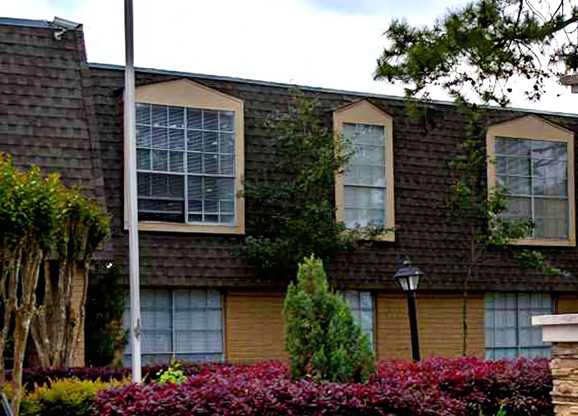 6311 Beverly Hill Street, Unit 121 Houston, TX 77057 - Photo 2 of 7 a front view of a house