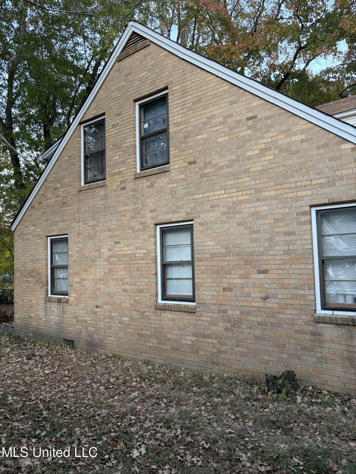 370 East College Avenue Holly Springs, MS 38635 - Photo 2 of 6 Exterior left side