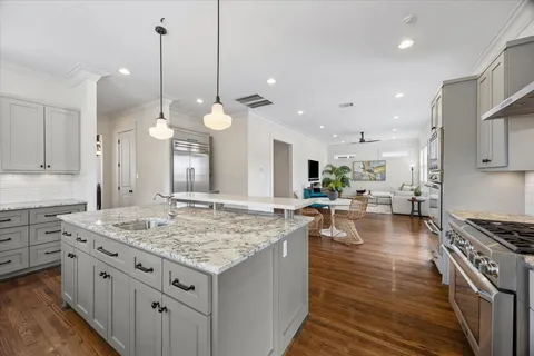 $1,649,000 | 306 East 5th Street, Houston, TX 77007