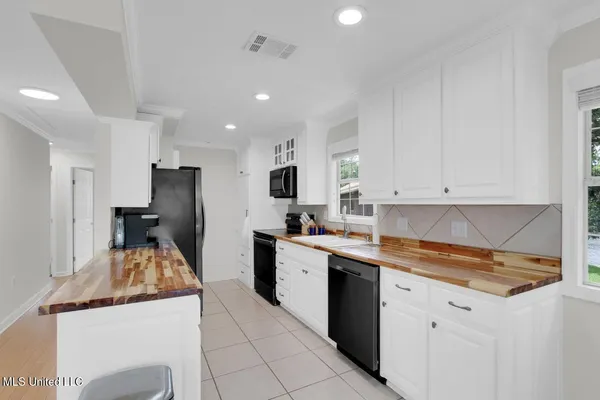 $695,000 | 6085 Shawnee Street, Kiln, MS 39556