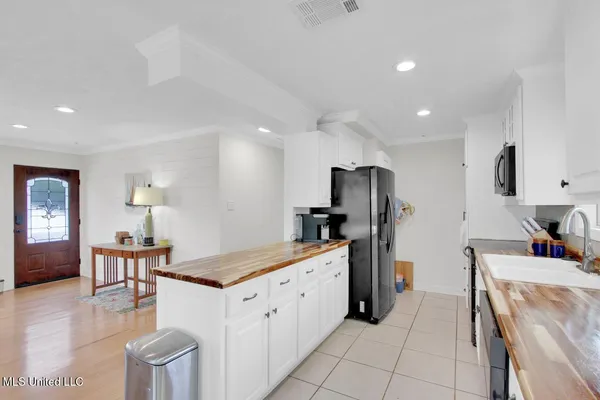 $695,000 | 6085 Shawnee Street, Kiln, MS 39556