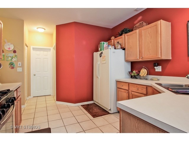 2806 Falling Waters Lane, Unit 2806 Lindenhurst, IL 60046 - Photo 4 of 10