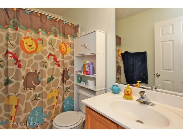 2806 Falling Waters Lane, Unit 2806 Lindenhurst, IL 60046 - Photo 8 of 10