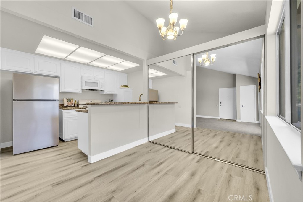 16040 Leffingwell Road, Unit 30 Whittier, CA 90603 - Photo 11 of 25 Kitchen and dining area