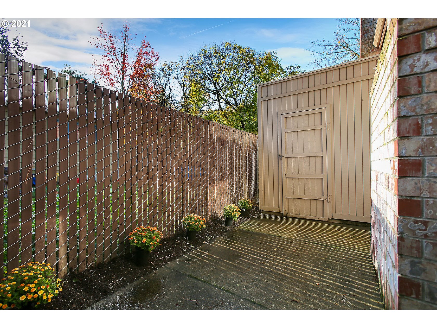 10237 Southwest Denney Road Beaverton, OR 97008 - Photo 28 of 32 a view of outdoor space and yard