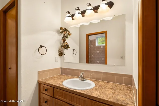 $1,100,000 | 7001 East Chattaroy Road, Chattaroy, WA 99003