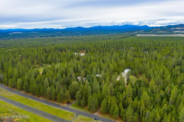 $1,100,000 | 7001 East Chattaroy Road, Chattaroy, WA 99003