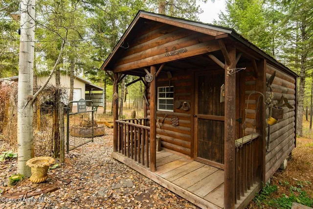 $1,100,000 | 7001 East Chattaroy Road, Chattaroy, WA 99003