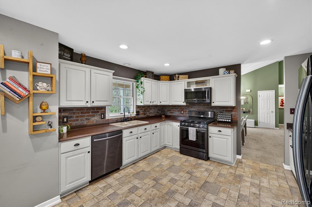 7659 Clyde Road Fenton, MI 48430 - Photo 14 of 52