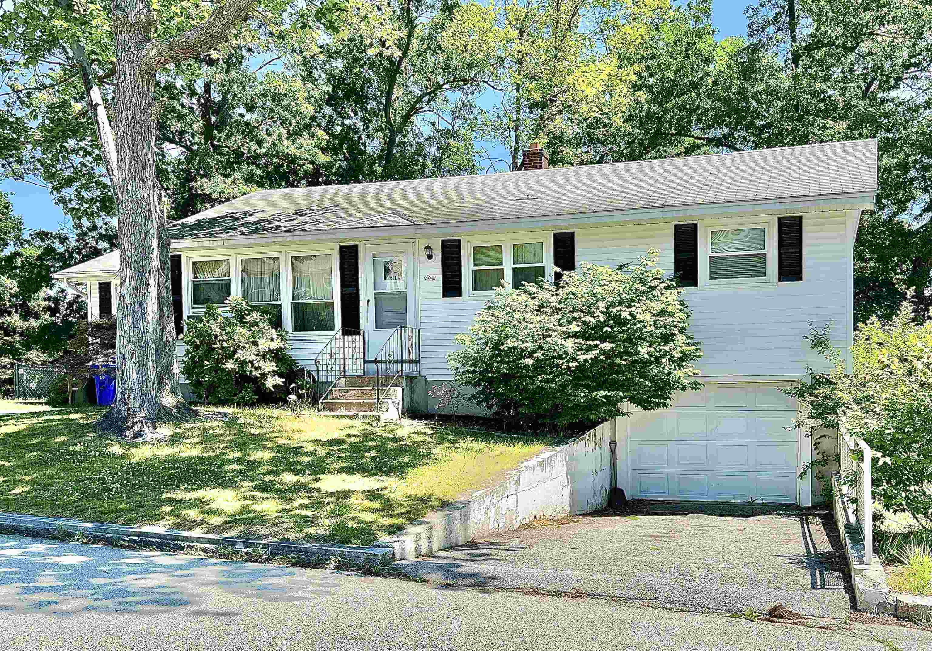 60 Simone Street Manchester, NH 03103 - Photo 1 of 15 Gallery Image 1