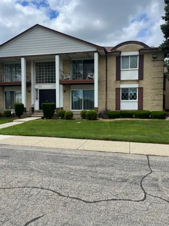 $975 | 29313 Hayes Road, Unit G10, Warren, MI 48088