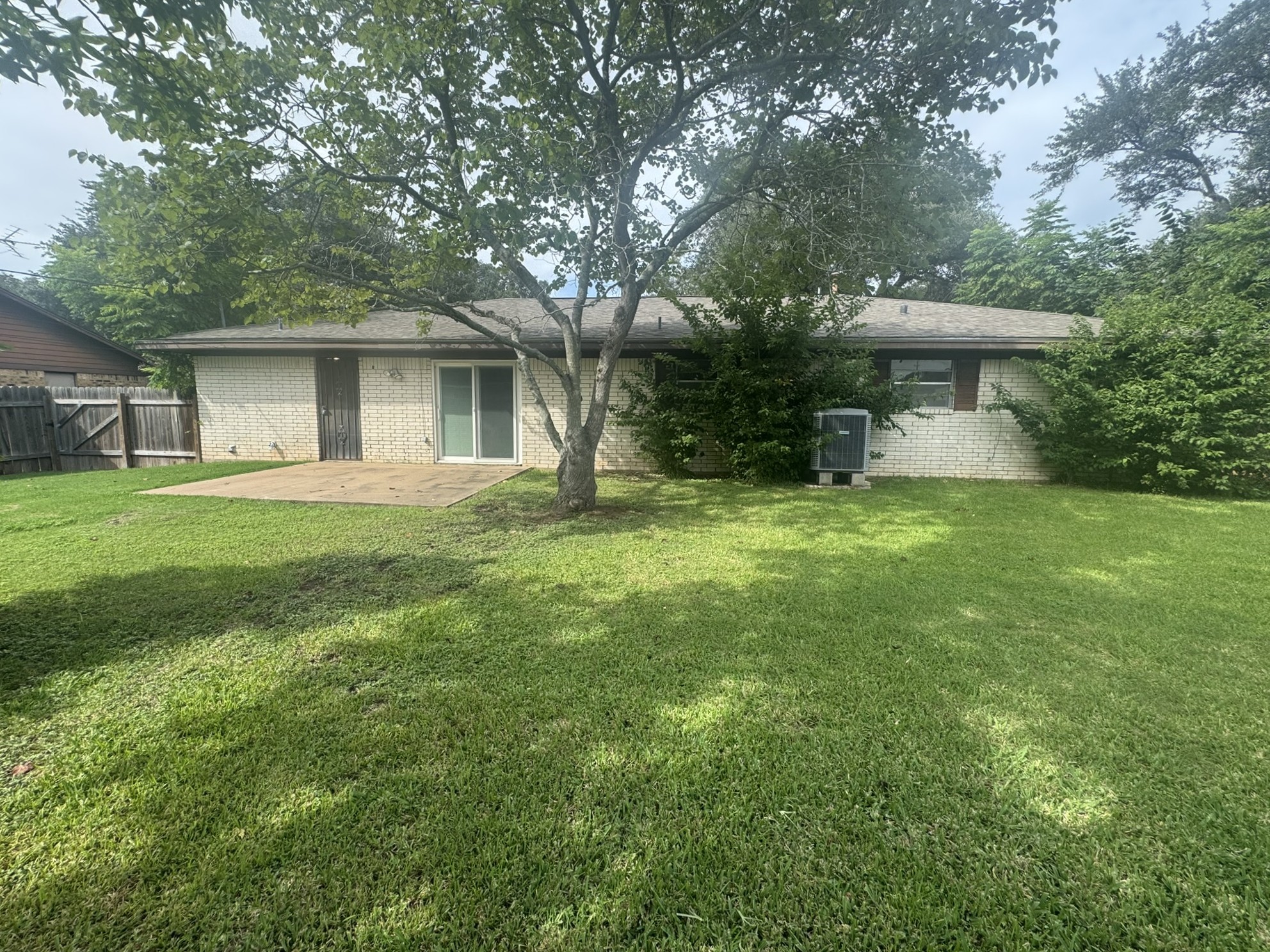 706 University Avenue Wharton, TX 77488 - Photo 25 of 29 a front view of a house with a garden