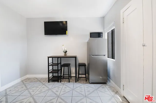 a view of a big room with closet and bathroom