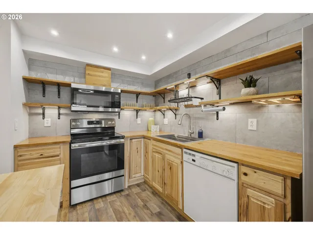 $397,500 | 21858 Southwest Regal Court, Beaverton, OR 97003